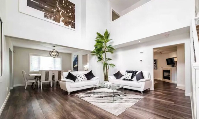 Northwest Edmonton House | 6B Luxury Home - Patio✔AC✔King Bed☆Park - WiFi