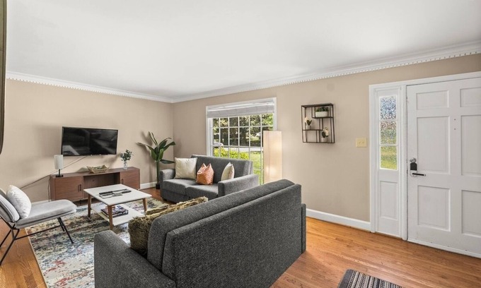 Charlotte House | 6BD Home | BOA, Discovery, Raptor, USNWC & Airport