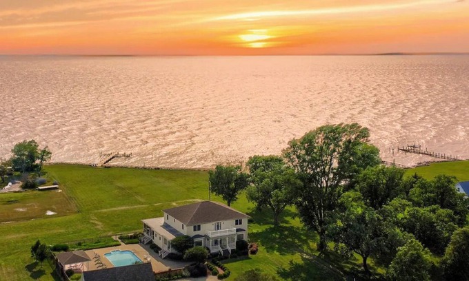 Fishing Creek Villa | 6bd on Chesapeake w Pool π Hot Tub π Fish & Crab π