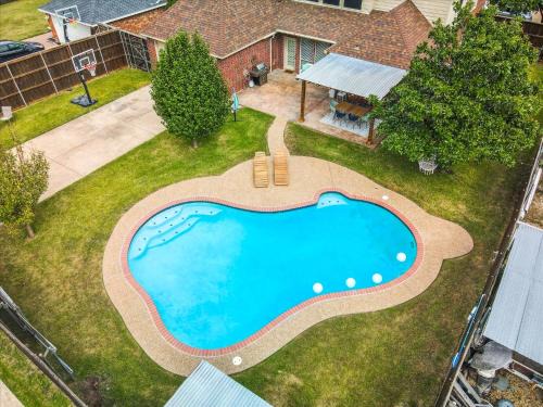Sachse House | 6BR 3,5BA Home Pool, Hot Tub, Game Room -16 Guests