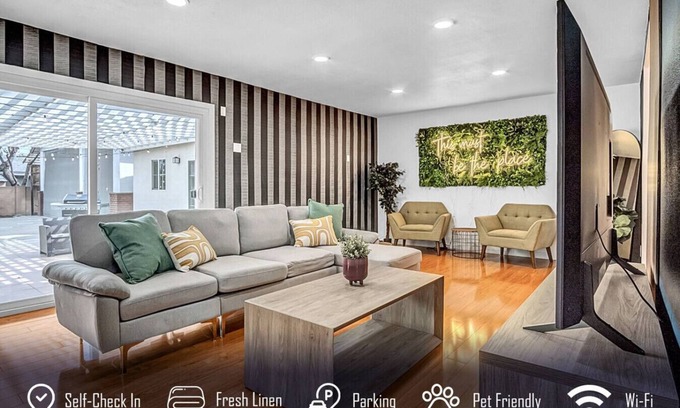 Sherwood Forest and Thistle Development House | 6BR 3BA Home near Disneyland
