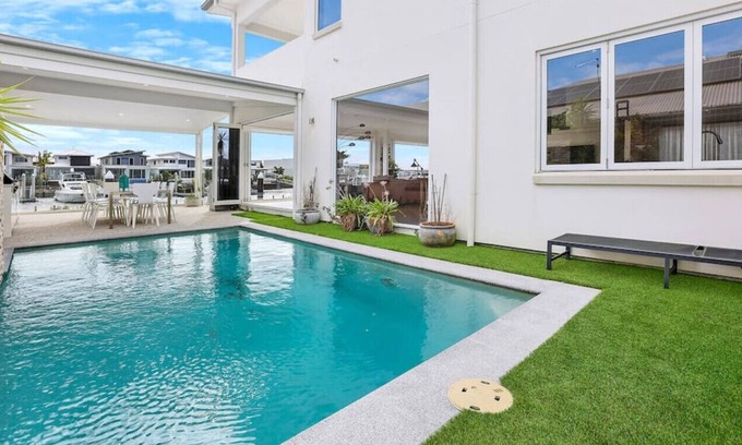Gold Coast House | 6BR Hope Island Waterfront Mansion with Pool + Gym + Dock