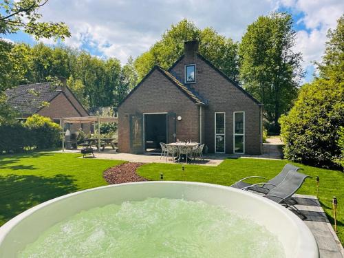 Ewijk House | 6pers Boshuis -Hottub Jacuzzi- 'De Groene Specht'