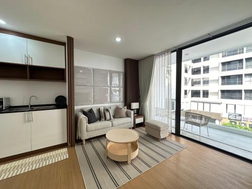 Khlong Toei Nuea Apartment | 6th Avenue Sukhumvit 305 BTS Asoke & Nana MRT Sukhumvit