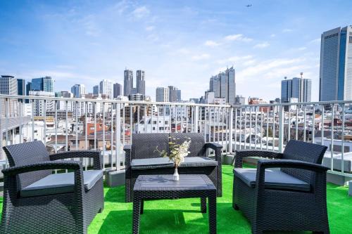 Honmachi Apartment | 6th floor 602 with elevator, 700 meters walk from Nishi-Shinjuku Gochome 4 minutes to Shinjuku, 75 square meters plus 30 square meters of large balcony