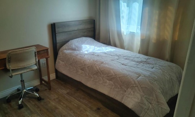 Mackenzie House | 7-11 Cent Upstairs Single 2