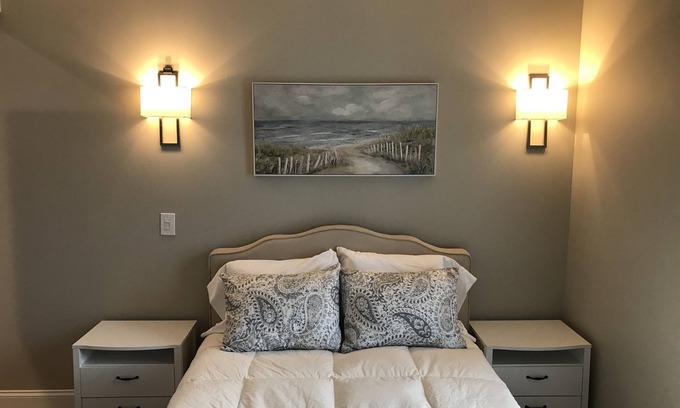 Rochester Apartment | #7 1BR, private garage, quiet living near city