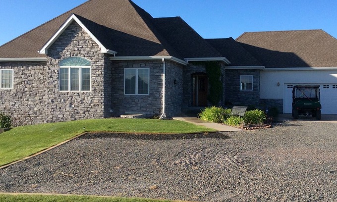 Lonergan House | 7 Bed 4 Bath w/Exquisite Lake McConaughy View!