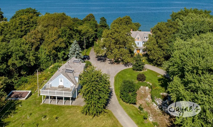 Louth Cottage | 7 bed 7 bath, Lakehouse on Lake Ontario! Pool, Hot tub, 5 acres!