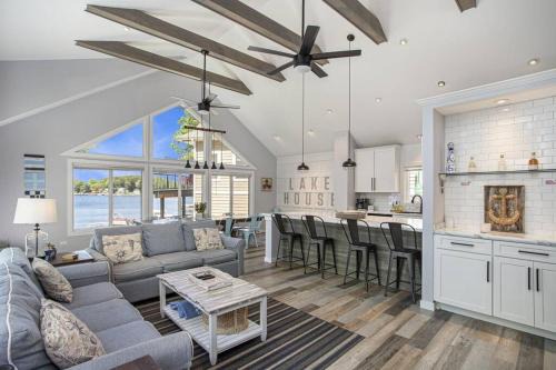 Sister Lakes House | 7 Bed Beachfront with Scenic Views Sister Lakes