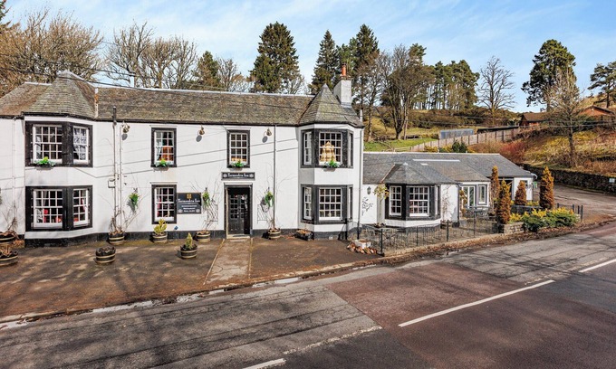 Dollar Cottage | 7 bedroom accommodation in Glendevon, near Gleneagles