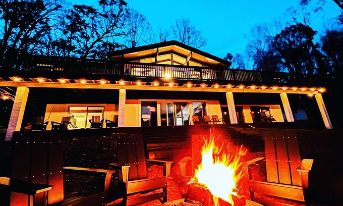 Cadiz House | 7 bedroom lakefront oasis on Lake Barkley - 3 acres with NEW private dock 2024