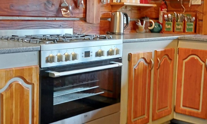 Hamurana Cabin | 7 Bedroom Rustic lodge 45 min to Hobbiton Amazing NZ attractions Groups welcome