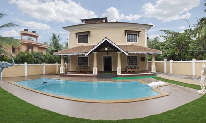 Calangute Villa | 7 Bedroom Villa with a Private Swimming Pool - 2 minute walk to Calangute Beach