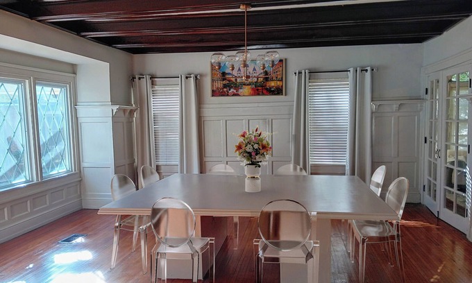 Gentilly Terrace House | 7 Beds- 2 Kings & 5 Queens! Buy 2 Nights-Get 1 Night FREE during Essence Fest!