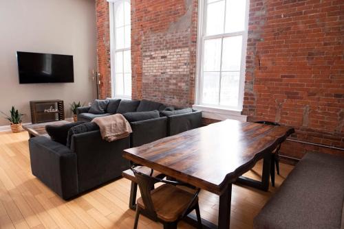 Wholesale District Apartment | 7 Beds off Georgia Street Near Convention Center