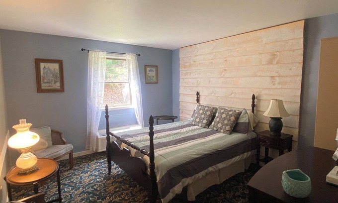 Tylersburg Apartment | 7- Blue Room