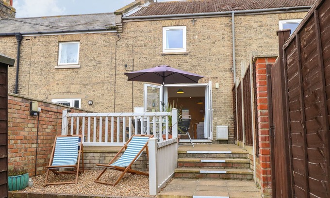 Kessingland Cottage | 7 COASTAL COTTAGES, pet friendly, with a garden in Kessingland