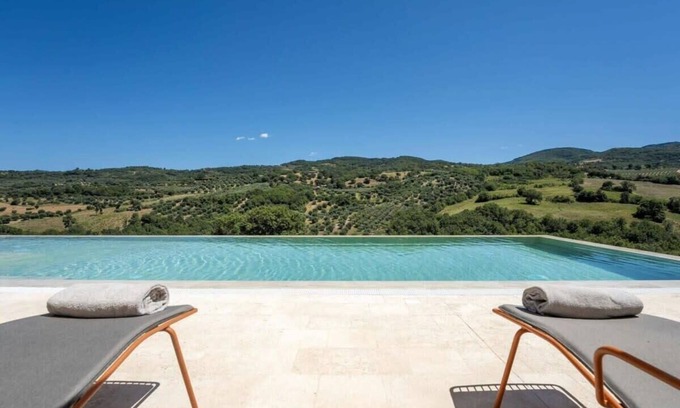 Cinigiano Villa | 7 Ensuite Bedrooms Luxury Mansion in Tuscany