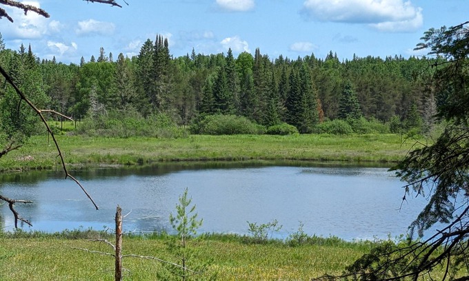 Riviere-Rouge Ski Chalet | 7- Forfait domaine privé de 50 acres en forêt au bord de la rivière rouge