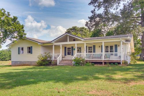 Sparta House | 7 Mi to Center Hill Lake Spacious Sparta Home!