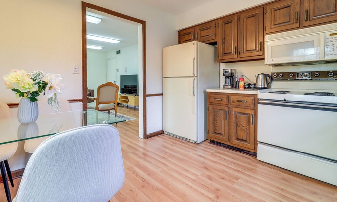 Bedford Apartment | 7 Mi to Downtown Toledo & Riverfront: Cozy Apt!