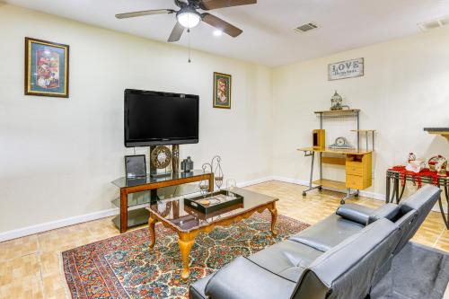 Southeast Houston House | 7 Mi to Dtwn Houston Family Home with Patio and Yard