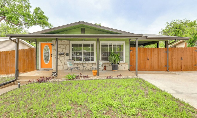 North San Antonio - SAT House | 7 Mi to Dtwn San Antonio: Charming Home w/Yard
