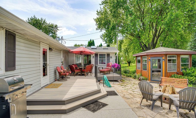 Pickett House | 7 Mi to Eldorado Marsh: Family Home w/Pool