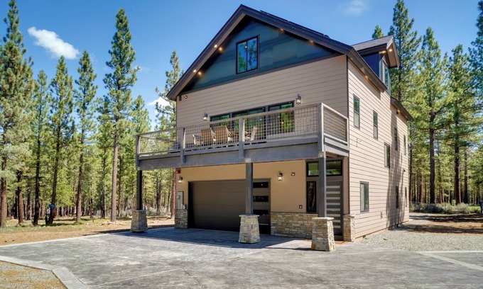 Iron Horse House | 7 Mi to Lake Davis: Family Outdoor Retreat w/Deck