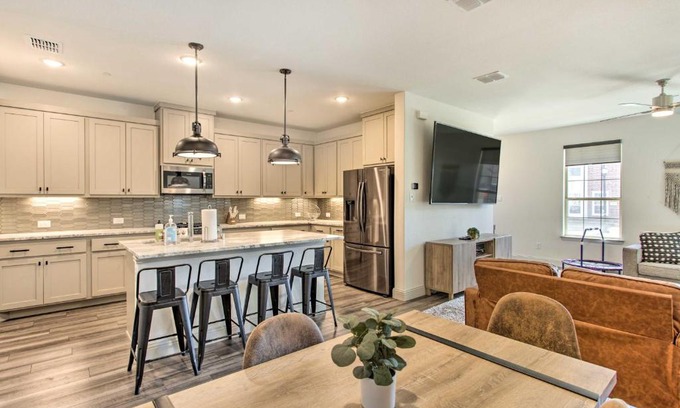 Frisco House | 7 Mi to Lewisville Lake Family Townhome in Frisco