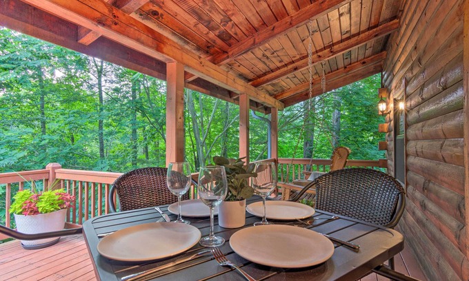 Mars Hill Cabin | 7 Mi to Ski Slopes: Mars Hill Cabin w/Hot Tub!