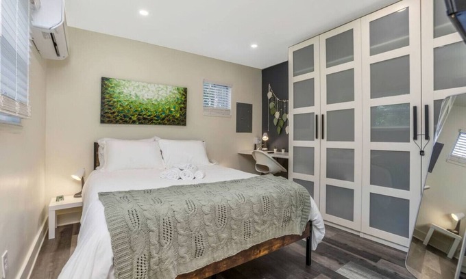 Olde Towne East House | 7 Min to Arena District | Work Friendly | Unit C