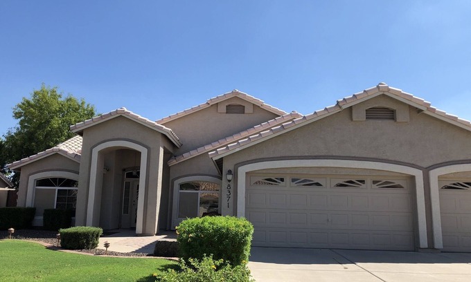 Bell Park House | 7 min to Peoria Sports Complex! Putting Green, Pool & Spa!