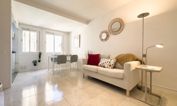 Poblenou House | 7 minutes to the beach! Newly renovated flat!