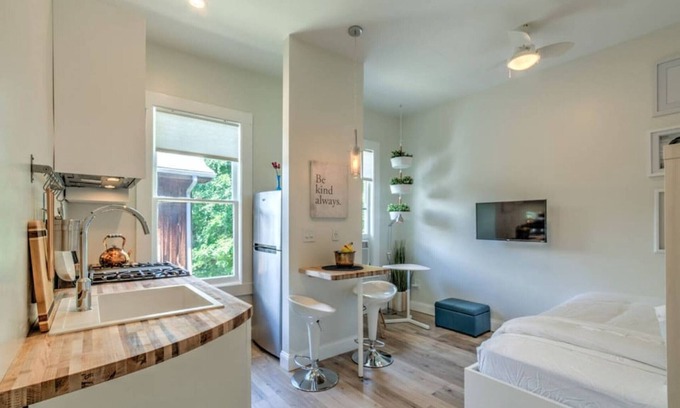 Central Midtown Apartment | #7 · Miraculously Modern in a Vintage Shell - Midtown