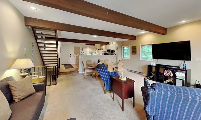 McHenry House | 70 Bright Passage | Ski In/Out, Lake Access!
