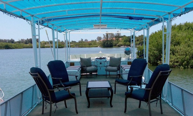 Osprey House | 70-Foot Houseboat, Secluded Beach, Onsite Bikes & Golf carts to tour the Key!
