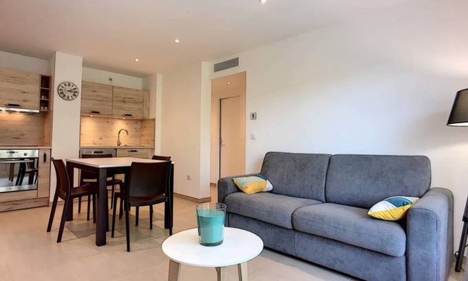 Antibes Apartment | 70 m² Apartment ∙ 2 bedrooms ∙ 6 guests