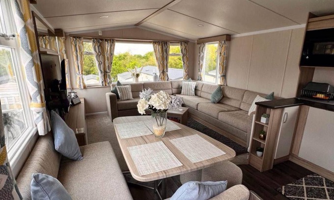 Hamworthy Cabin | 70 m² Lodge ∙ 2 bedrooms ∙ 6 guests