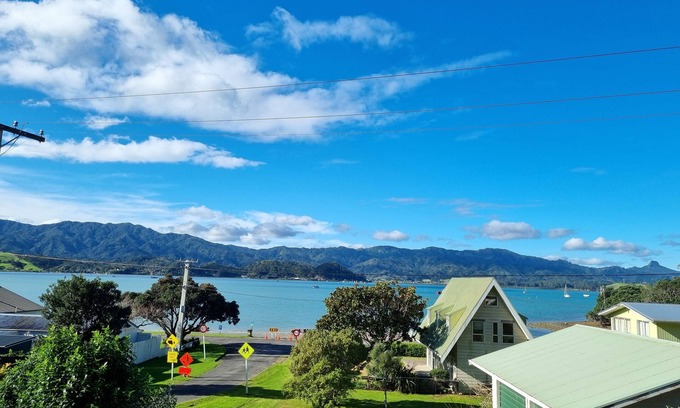 Coromandel House | 70 meters to Beach/Boat Ramps - Harbour Views/Internet/Smart TV's/Pet Friendly