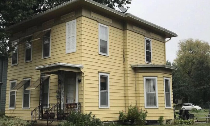 Ames House | 700 Douglas Ave, Close to Main Street, Garage!