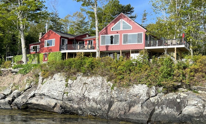 Harpswell House | 700' OCEANFRONT RETREAT, FIRE PIT, 10 ACRES, 6 BR, 8 KAYAKS, 2 PDL BRDS,