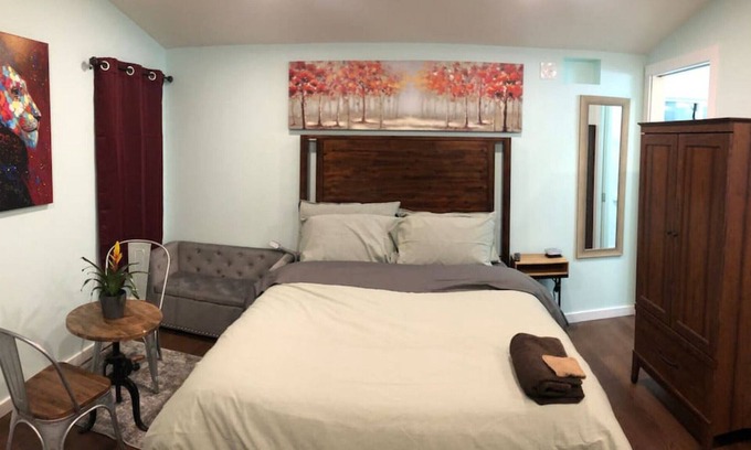 Rodeo House | 703 Mariposa St (Garage) · Great Rodeo Brand New Mini Studio