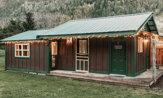 Maple Falls Cabin | 71MF- Rustic - Pets Ok - Sleeps 4 by RedAwning