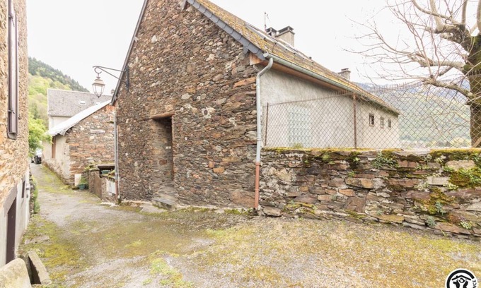 Montauban-de-Luchon House | 72 m² Gîte ∙ 2 bedrooms ∙ 4 guests