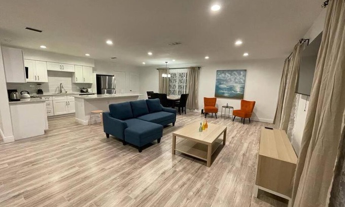 Orlando House | 7326 Lake View Bungallow-5 Minutes Universal