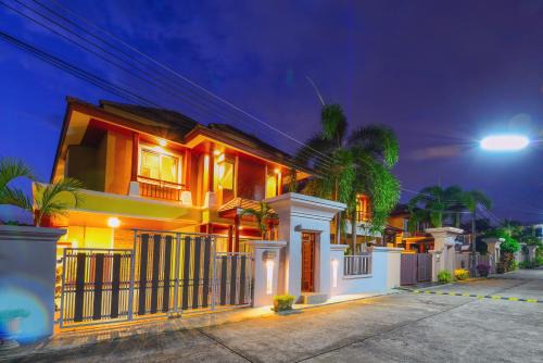 Nanai Road Villa | 74 Patong villa walk to Bangla Rd in 10min 3 room cozy modern style