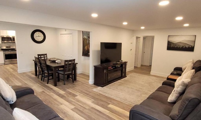 St. Charles House | 75 Acre home with trails & outdoor fun tons of Wildlife
