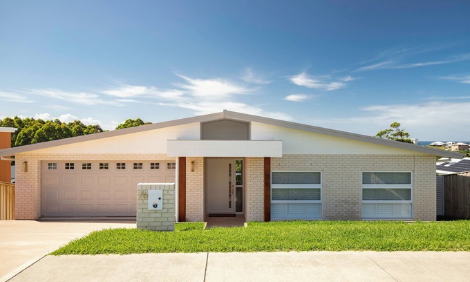 Red Head House | 76 Red Head Road with luxuries outdoor pool